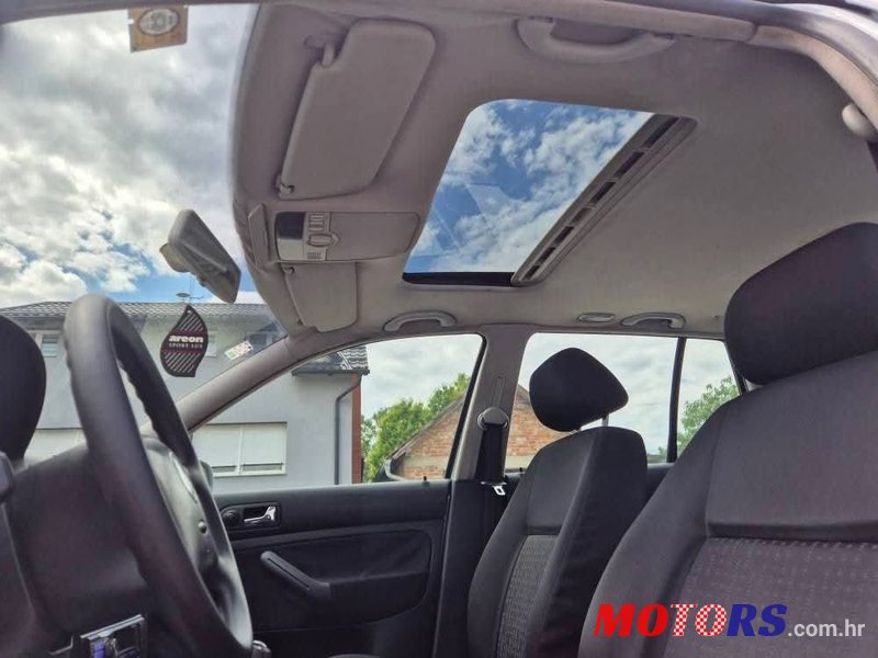 2002' Volkswagen Golf IV 1,4 photo #5
