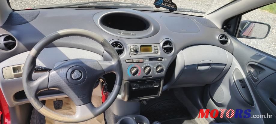 2002' Toyota Yaris 1,0 Vvt-I photo #5