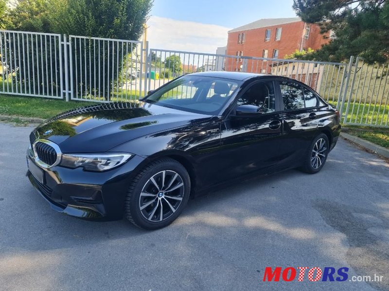 2019' BMW Serija 3 318D photo #1