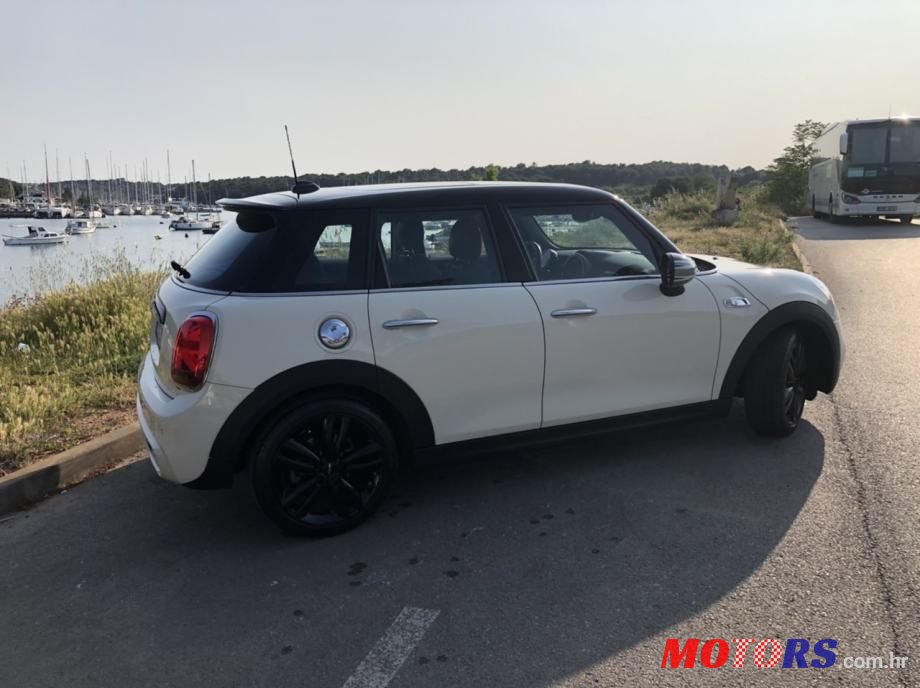 2017' MINI Cooper Diesel F55 photo #6