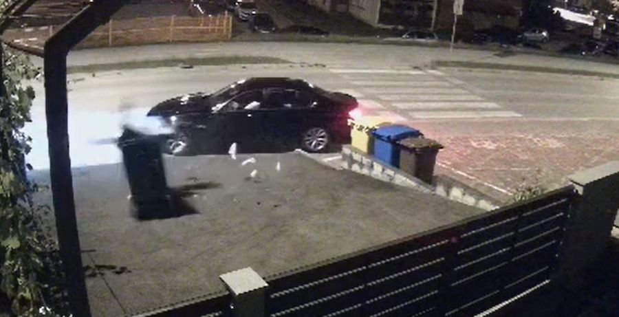 Policija u Karlovcu traži vozača BMW-a, izgubio nadzor na vozilu, napravio štetu i nakon čega se udaljio s mjesta nesreće