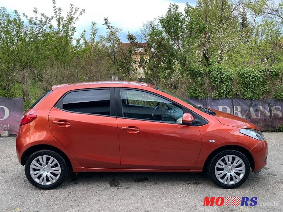 2010' Mazda 2 1.4 D photo #6