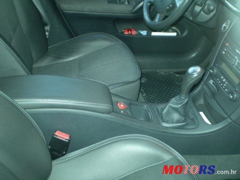 2005' Renault Laguna photo #2