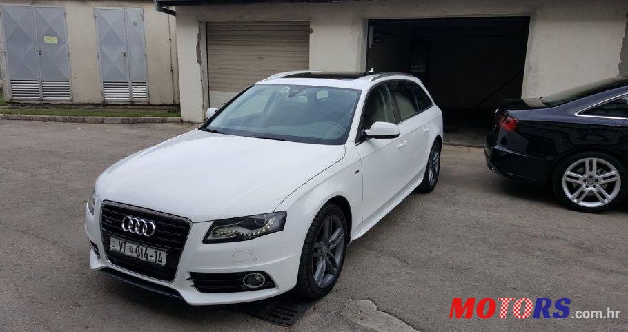 2011' Audi A4 Avant photo #2