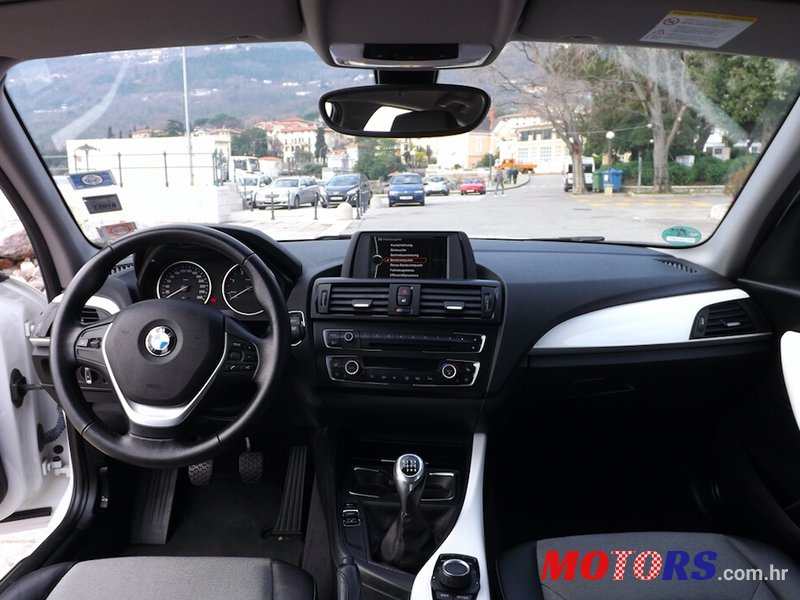 2012' BMW 1 Series 5 Door photo #5