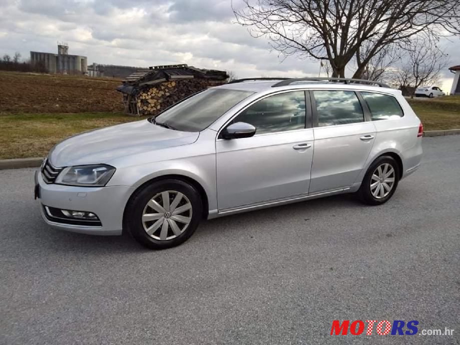 2011' Volkswagen Passat Variant photo #1
