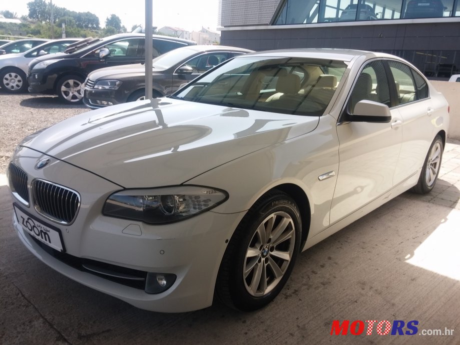 2011' BMW 5 Series photo #2