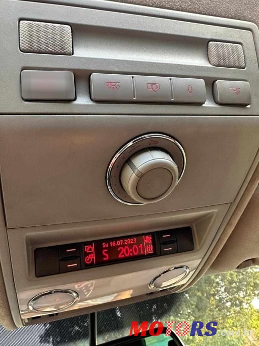 2008' Volkswagen Touareg photo #6