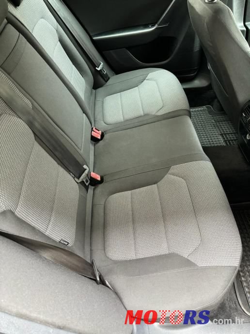 2011' Volkswagen Passat Variant photo #6