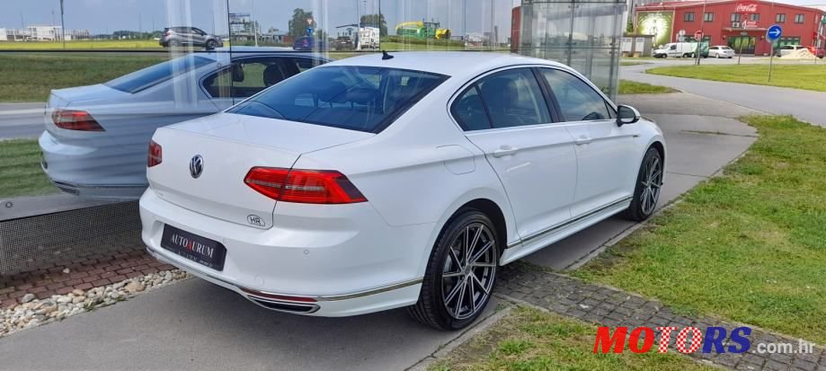 2017' Volkswagen Passat photo #5