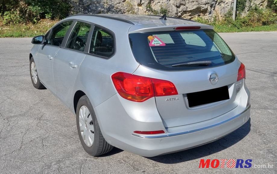 2016' Opel Astra Karavan photo #4