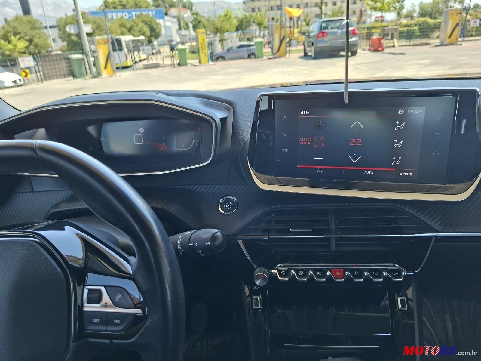 2020' Peugeot 2008 1,2 Puretech photo #3