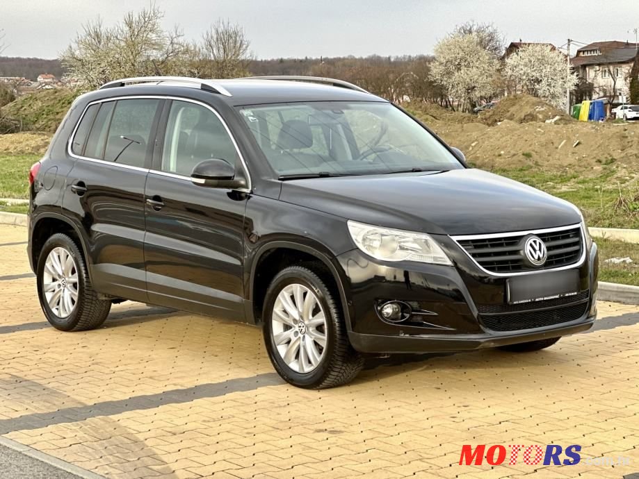 2010' Volkswagen Tiguan Sport photo #2