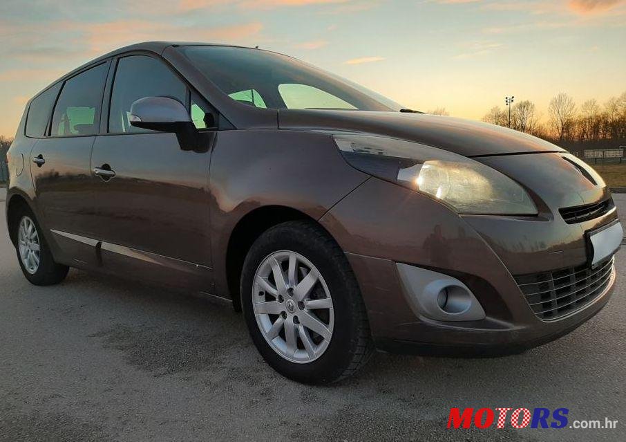 2010' Renault Scenic 1,5 Dci photo #1