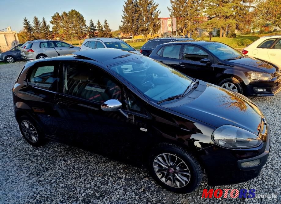2010' Fiat Punto Evo photo #2
