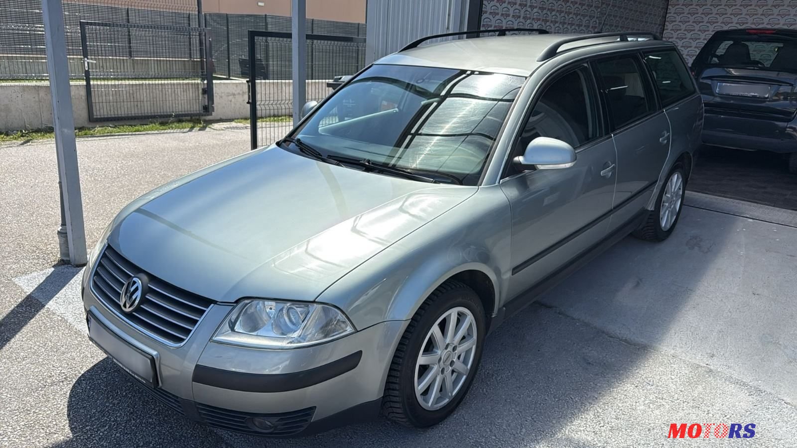 2004' Volkswagen Passat Variant photo #3