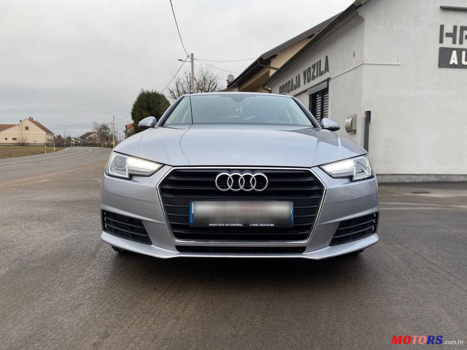 2018' Audi A4 Avant photo #2