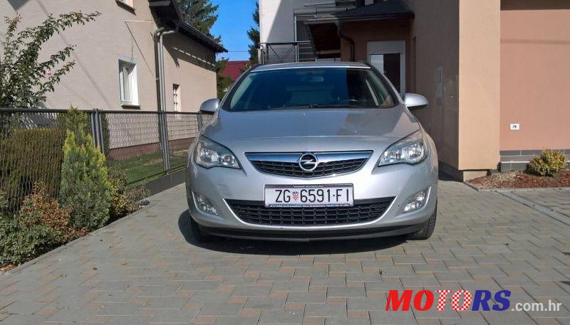 2011' Opel Astra Karavan photo #1