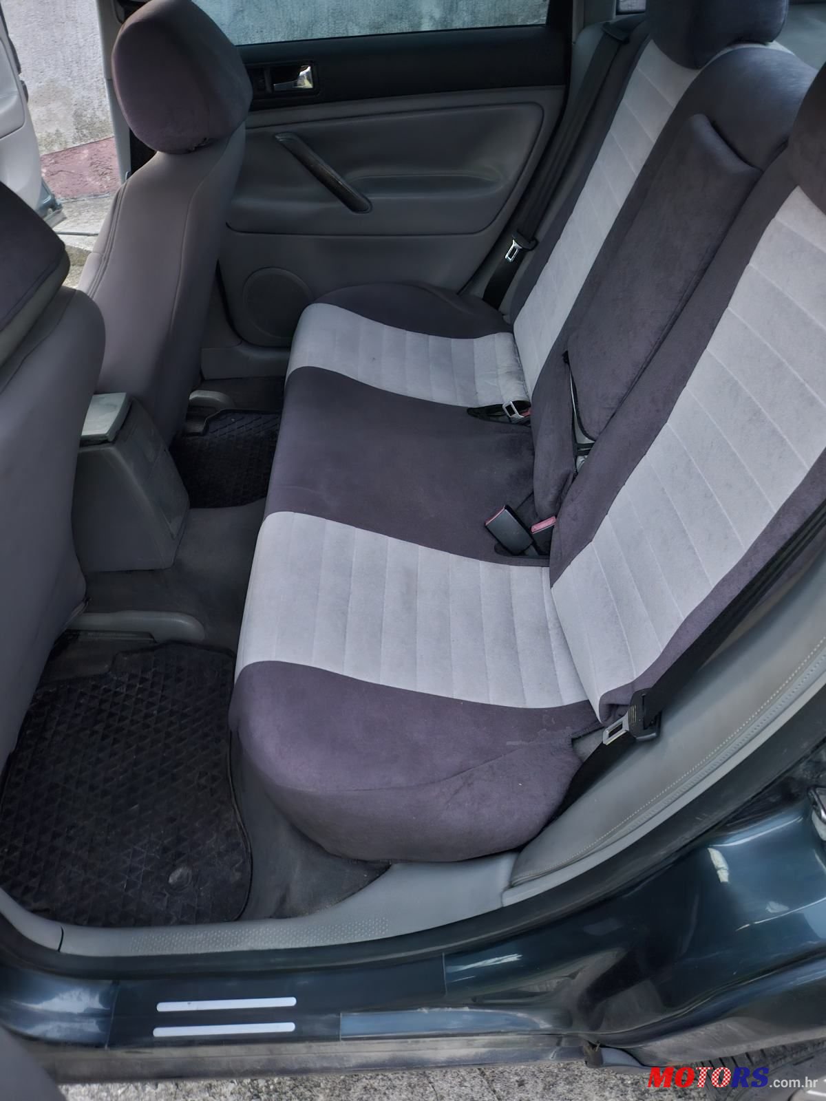 2003' Volkswagen Passat 1,9 Tdi photo #2