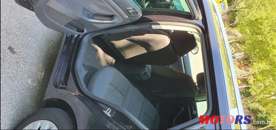 2011' Volkswagen Golf 6 1,6 Tdi photo #6