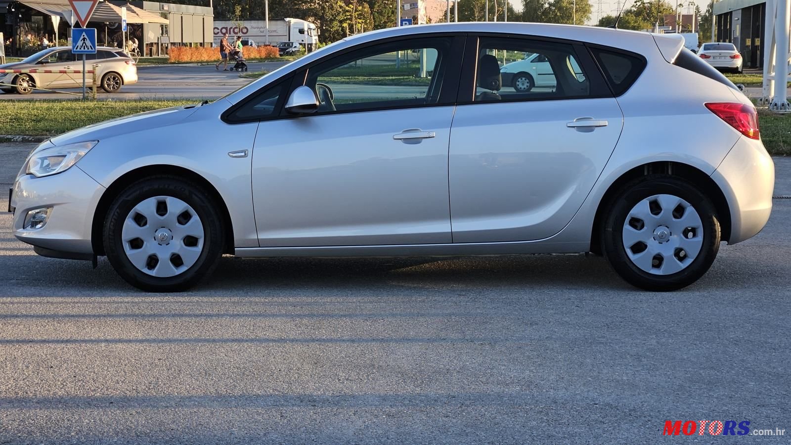 2011' Opel Astra 1,4 Sport photo #4