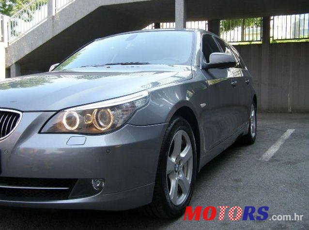 2009' BMW 5 Series Touring 530xd photo #3