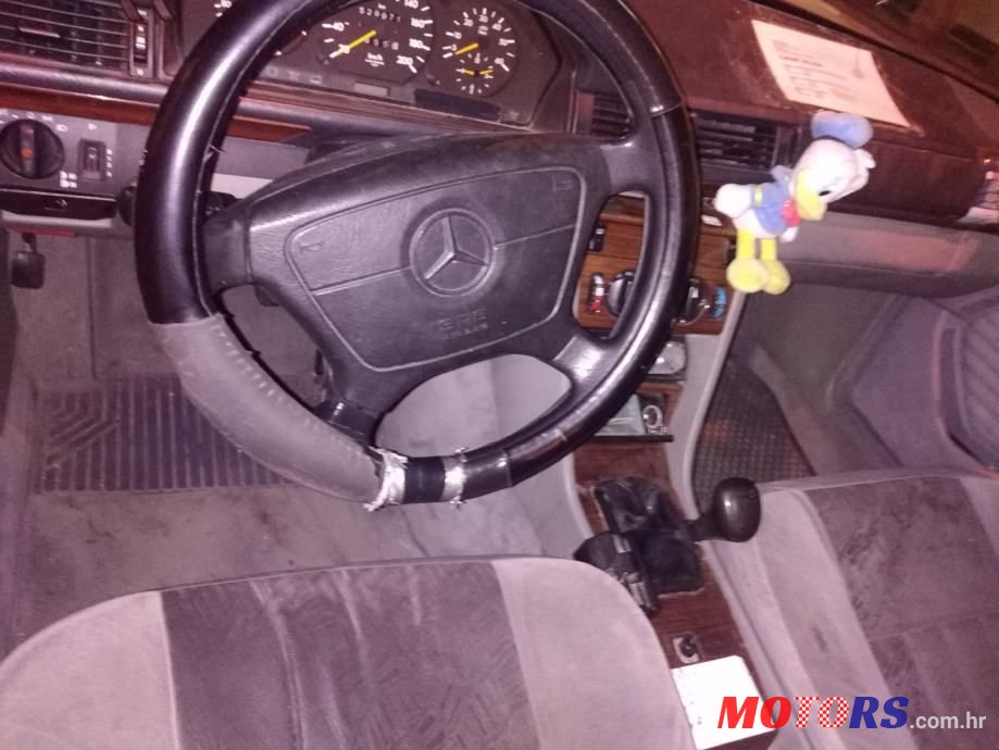 1995' Mercedes-Benz 124 photo #4