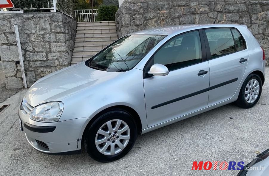 2008' Volkswagen Golf V 1,6 photo #1