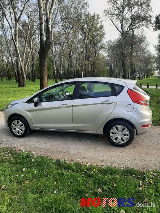 2010' Ford Fiesta photo #6