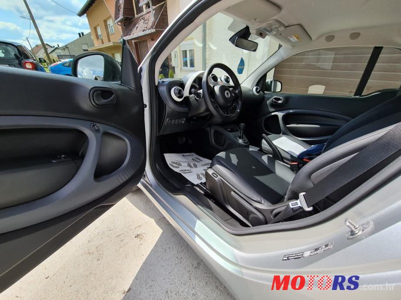 2019' Smart Fortwo Coupe photo #4