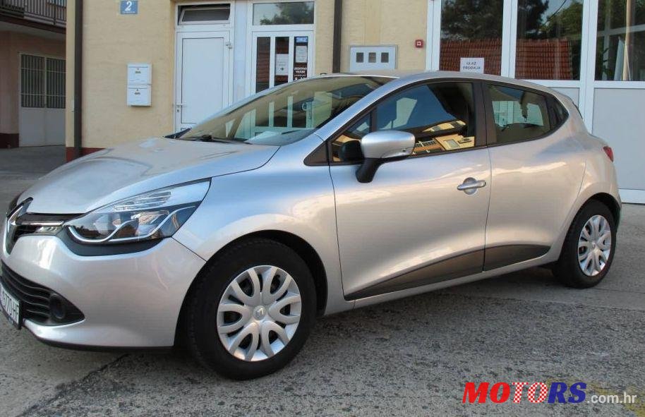 2015' Renault Clio photo #1