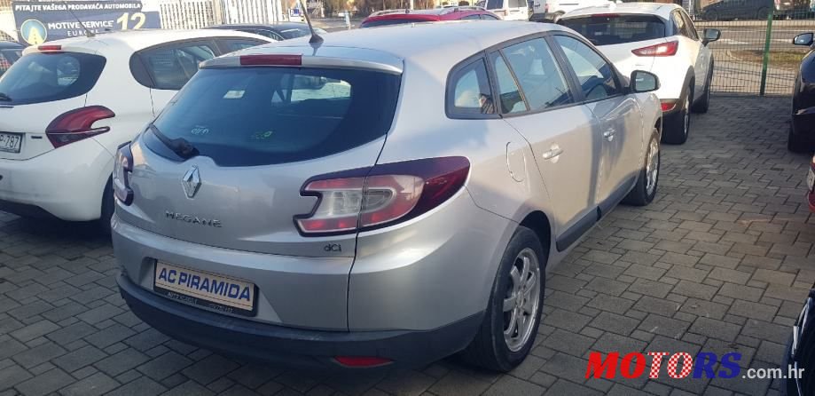 2010' Renault Megane Grandtour photo #4
