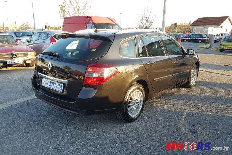 2011' Renault Laguna Grandtour photo #1