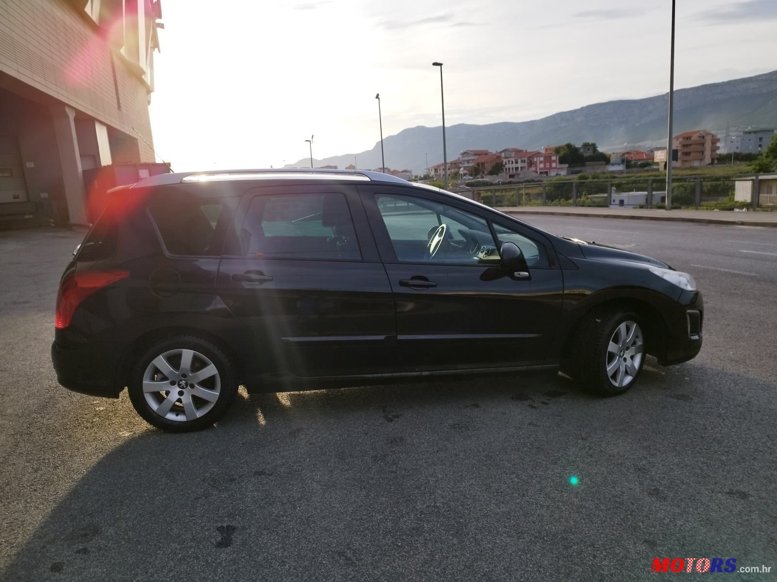 2012' Peugeot 308 Sw photo #1