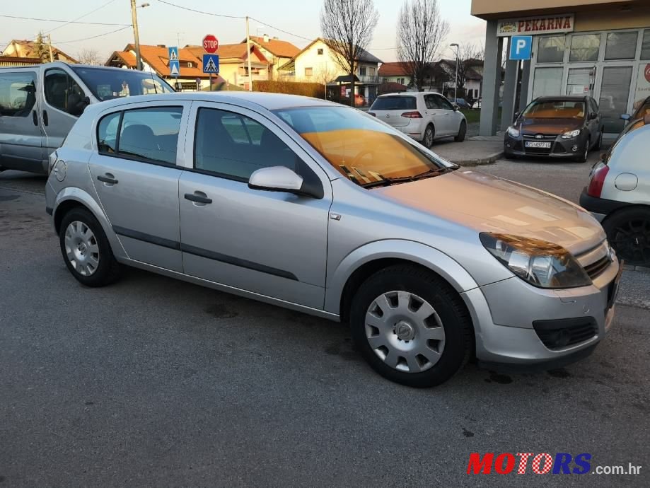 2005' Opel Astra 1,7 Cdti photo #1