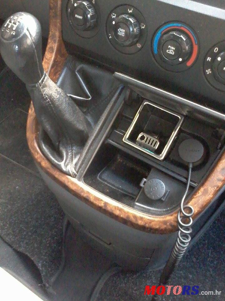 2002' Kia Carnival photo #3