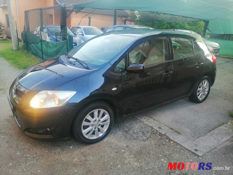 2008' Toyota Auris photo #1