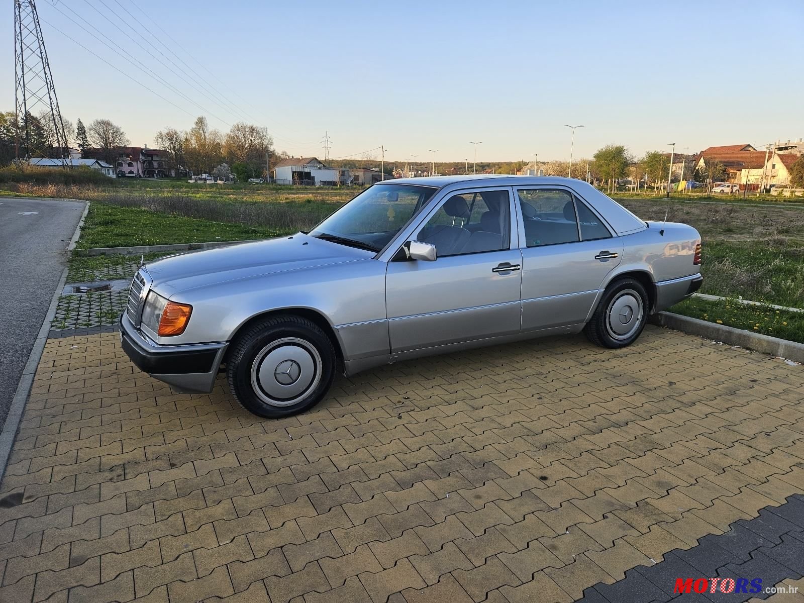 1991' Mercedes-Benz 124 250 D photo #1