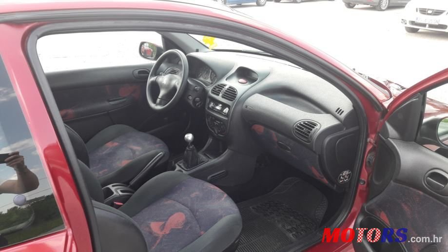 2000' Peugeot 206 photo #2