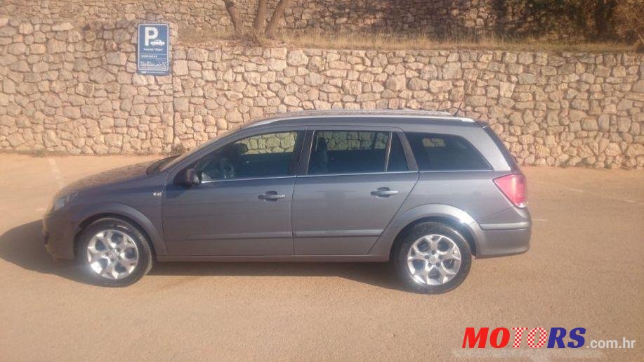 2005' Opel Astra Caravan 1,7 Cdti Sport photo #2