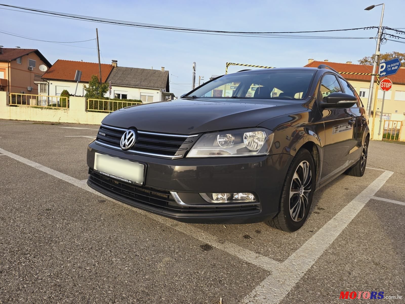 2012' Volkswagen Passat Variant photo #1