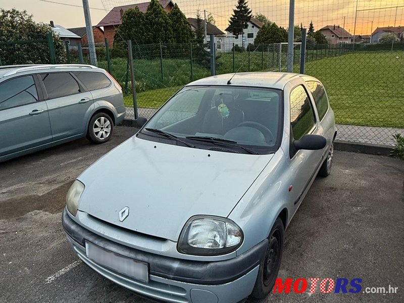 2001' Renault Clio 1,2 16V photo #1
