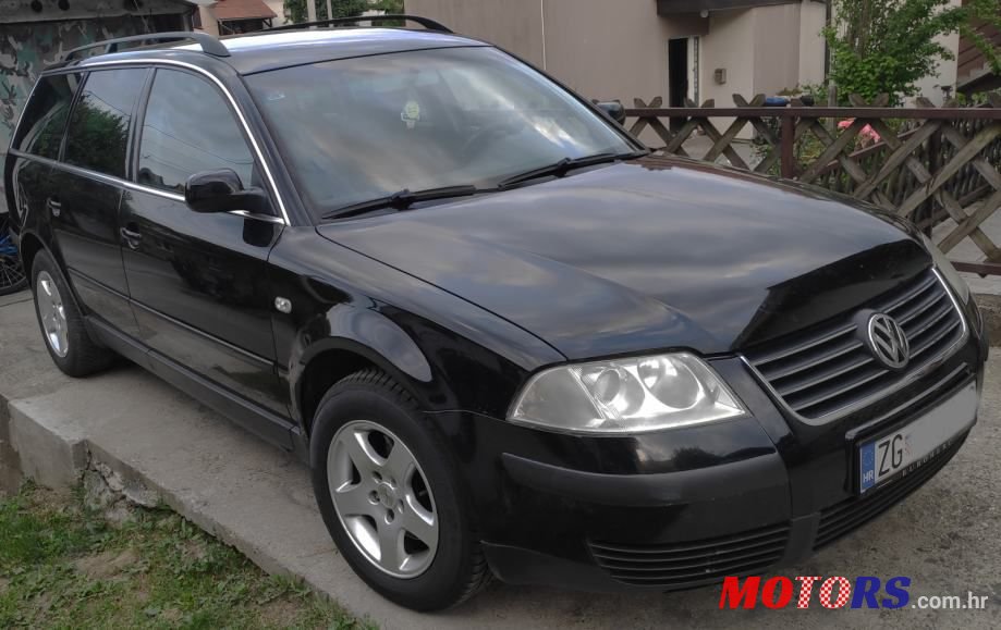 2004' Volkswagen Passat Variant photo #2
