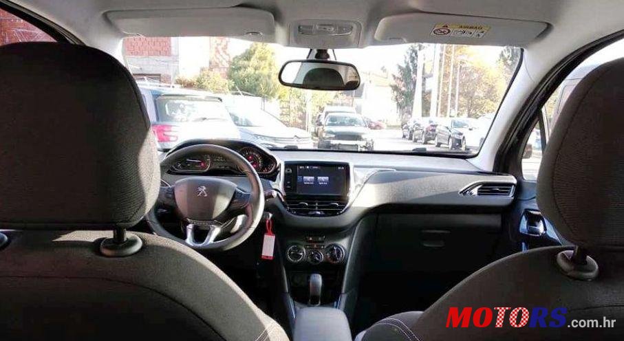 2016' Peugeot 208 1,2 Puretech photo #1