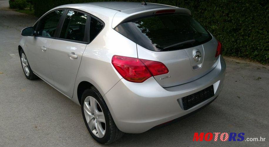 2011' Opel Astra 1,7 Cdti photo #2
