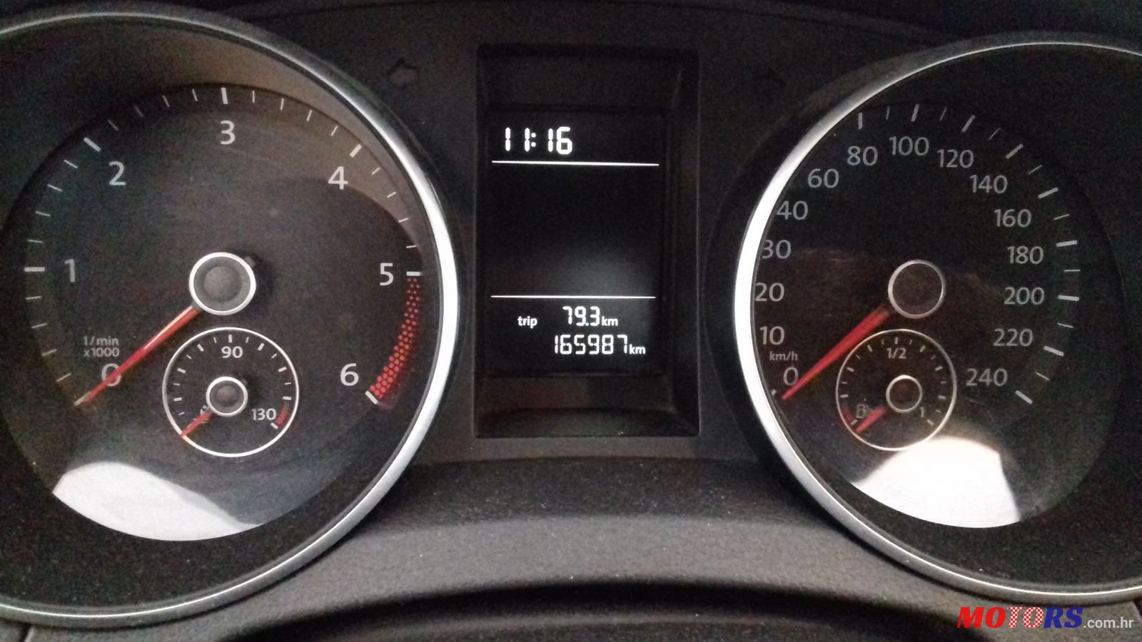 2010' Volkswagen Golf VI 1.6 tdi photo #5