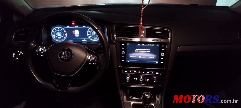 2017' Volkswagen Golf VII Tsi photo #5