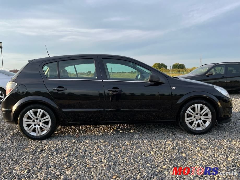 2009' Opel Astra 1,7 Cdti photo #5