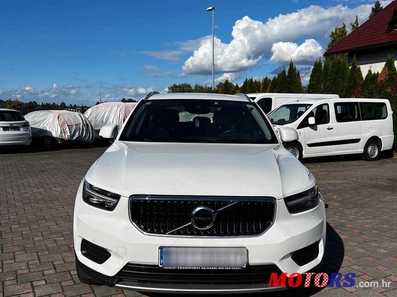 2020' Volvo XC40 D3 photo #3