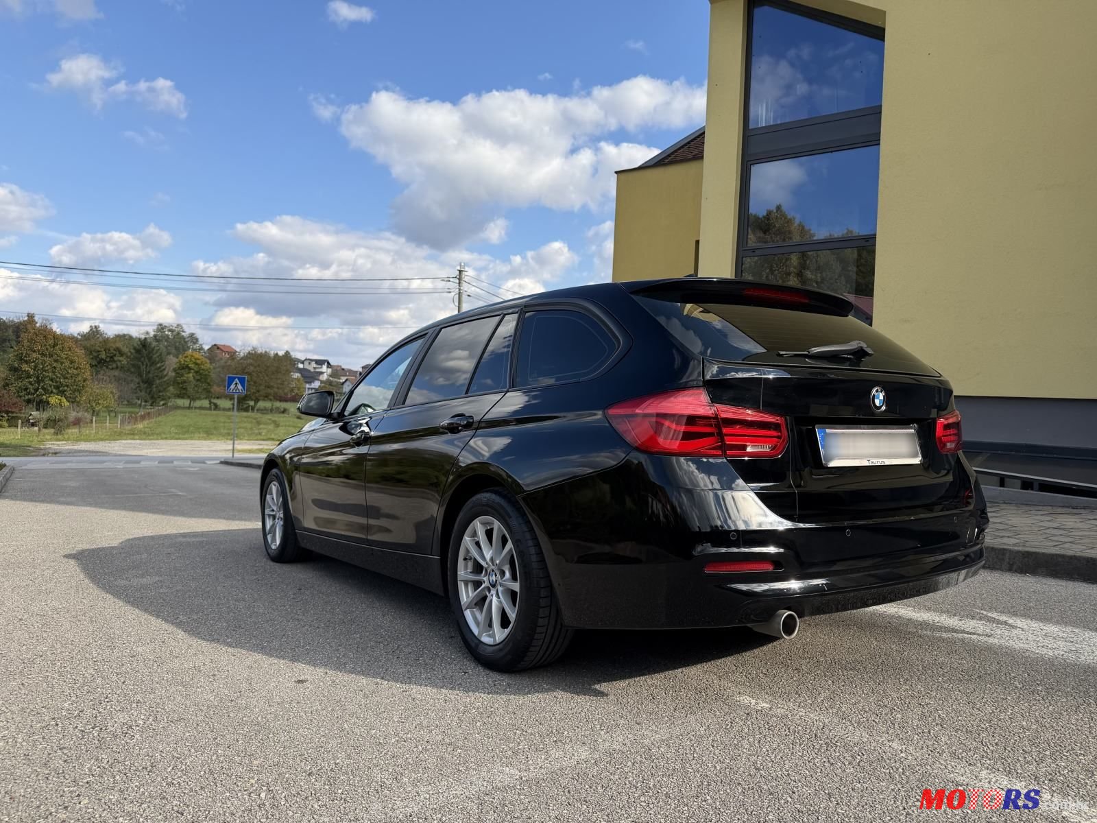 2017' BMW Serija 3 316D Touring photo #4